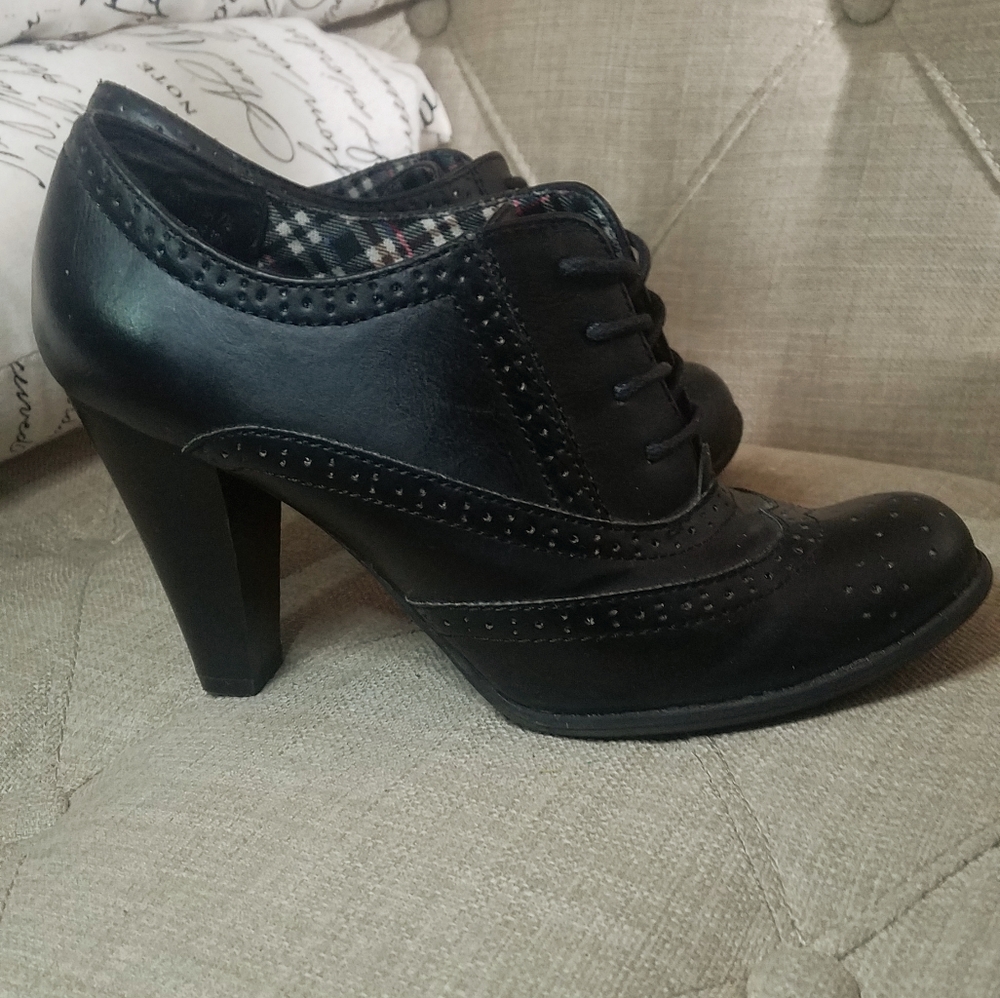 American Eagle black secretary high heels